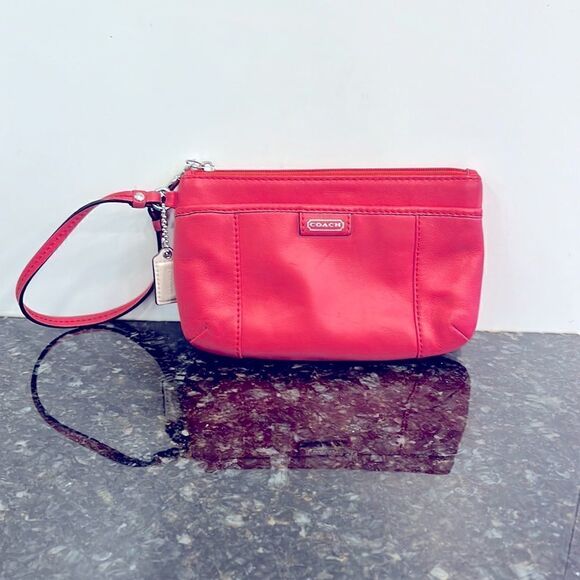 Coach Leather Coral Wristlet
Coach Leather Coral Wristlet Coach Coral(pi… - Picture 1 of 4